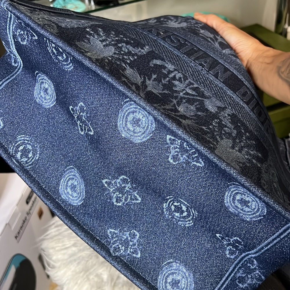 Christian Dior Large Book Tote in Denim Blue Toile de Jouy COA/dustbag - Picture 15 of 15